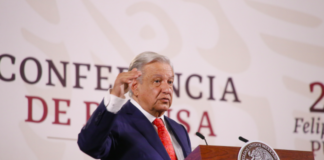 AMLO rechaza hablar sobre la candidatura de Ricardo Anaya y confirma diálogo con EPN