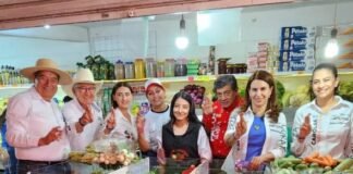 El perredista Isidro Romero recorre las calles en busca del voto a favor de «Fuerza y Corazón por México»