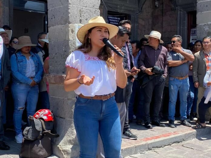 Con su retorno sepulta la posibilidad de ser candidata por Morena a diputada federal por el distrito cinco