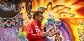 «Hay un desastre en el sector salud» Médicos conversan con Paco Olvera