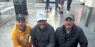 Trío hidalguense Halcón Huasteco devela estrella en Paseo de la Fama en Las Vegas