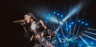 Danna Paola sufre caída durante show en Perú
