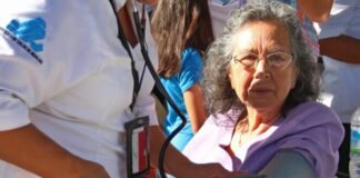 Incrementan riesgos de deshidratación en adultos mayores