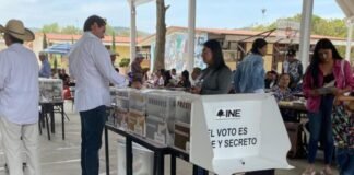 Cuauhtémoc Ochoa acude a las urnas: ¡Ya votamos! ¡Que viva esta fiesta democrática!