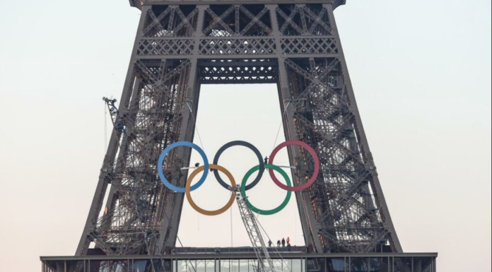 ¡Ya viene! Colocan anillos de los Juegos Olímpicos en la Torre Eiffel