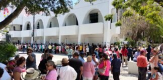 Largas filas y desorganización marcan la jornada electoral en casillas especiales