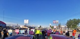 Familiares y pacientes de hemodiálisis bloquean la México-Pachuca