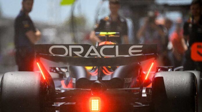 ‘Checo’ Pérez en problemas en la práctica 2 en España; Hamilton Domina