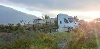 Aseguran tractocamión con Hidrocarburo en la Apan-Tepeapulco