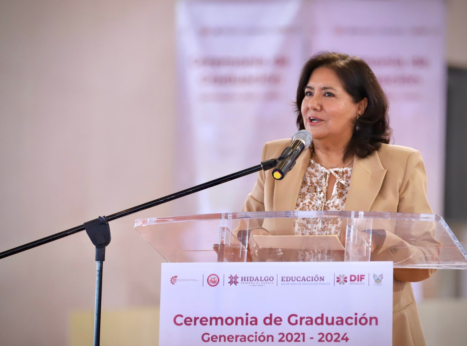 Edda Vite asiste a graduación de la Casa de la Mujer Hidalguense - Énfasis