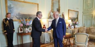 Carlos III recibe a Keir Starmer primer ministro de Reino Unido