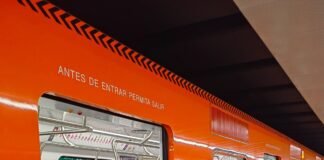 Suspenden a oficial que aparece en video porno en vagón del Metro