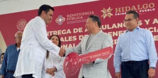 Julio Menchaca entrega 22 ambulancias de la Beneficencia Pública Nacional