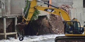 Con demolición controlada atienden socavón en río Tula que afectó a vivienda