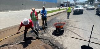 Tulancingo tapa baches en diversas vías de comunicación
