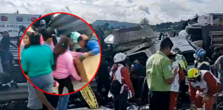 Chocan tráileres en el Arco Norte; conductor queda prensado y la gente hace rapiña