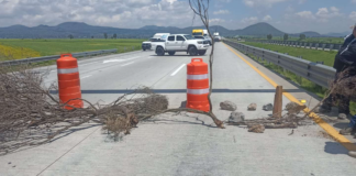 Ejidatarios bloquean el Arco Norte, acampan y advierten no retirarse