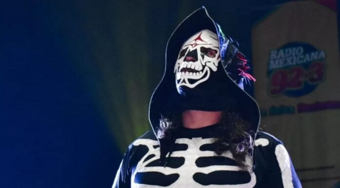 Con polémico homenaje Triple A ‘revive’ a La Parka en Triplemanía 32