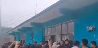 Vecinos de Olotla, Tlanchinol retienen a policías por intento de extorsión