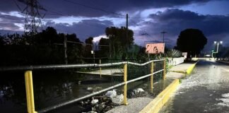 Se desborda canal de aguas negras en Tula por apertura ilegal de compuerta