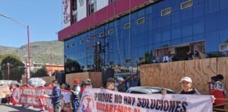 Antorchistas de Hidalgo se manifiestan en Palacio de Gobierno