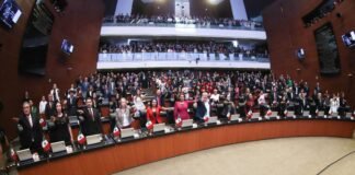 Javier Corral rinde protesta como senador electo