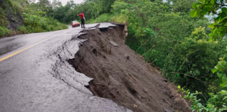 Lluvias provocan deslave en la carretera Huejutla-Tlanchinol