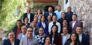 Reunión de Elizabeth Quintanar con alcaldes entrantes