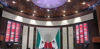 Diputados guardan minuto de silencio por víctimas del 2 de octubre