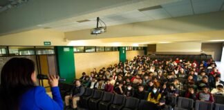 Realizan conferencia «Democracia y Tecnologías de la Información»