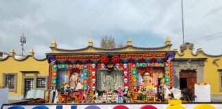 Rinden tributo a mujeres de México con ofrenda en Coyoacán