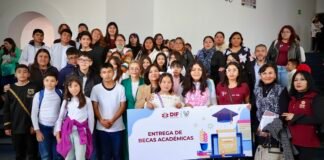 DIFH entrega becas a niñas, niños y adolescentes hidalguenses