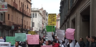 Médicos de la Ciudad de México se manifiestan en el Centro Histórico