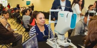 Asisten a campaña de enfermedades oculares 107 personas