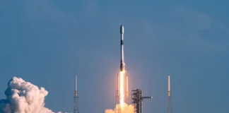 SpaceX planea prueba de transferencia de propulsor orbital en 2025, clave en misión lunar. Foto: SpaceX