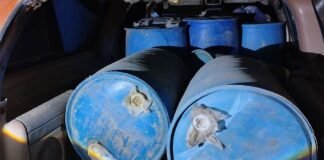 Policía decomisa 2,700 litros de combustible ilegal