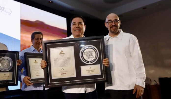 CEUMH recibe el premio 'Muy Mexicano' de CONCANACO SERVYTUR 2