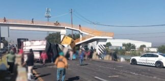 Cierran la Texcoco-Calpulalpan por volcadura de tráiler