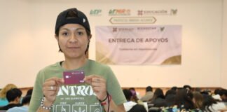 Entrega Sebiso apoyos a personas de la diversidad sexogenérica,