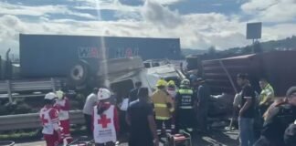 Volcadura y rapiña de tráiler en Arco Norte