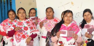 Entrega Sebiso tarjetas en mega operativo a beneficiarios rezagados