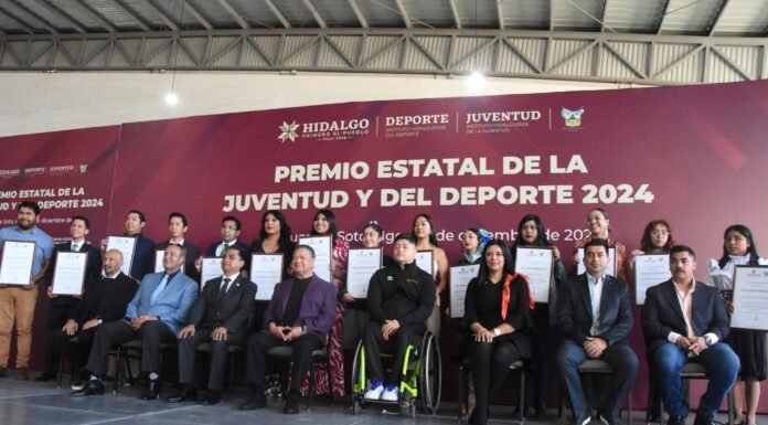 Entrega Menchaca el Premio Estatal de la Juventud y el Deporte
