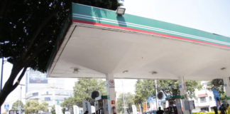 Sheinbaum descarta gasolinazo y ordena revisión de precios en estaciones del país