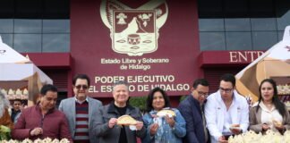 Reparten 8 mil roscas de Reyes Magos en Plaza Juárez