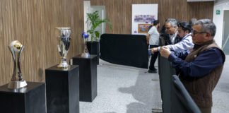 Exhiben trofeos del Club Pachuca en Palacio de Gobierno