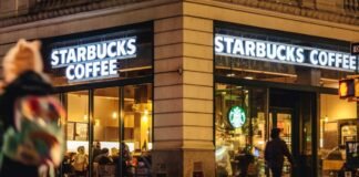 Starbucks endurece políticas de acceso a baños y mesas