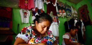 Presentan programa de apoyo financiero para mujeres artesanas