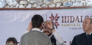 Entrega de lentes a estudiantes de Tepeapulco y Apan