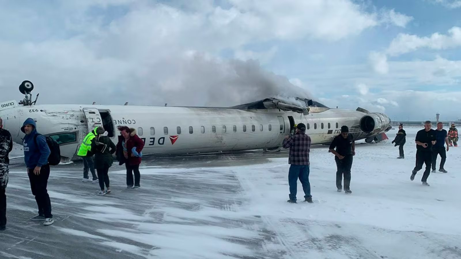 Accidente aéreo en Canadá Avión se voltea al aterrizar en Toronto