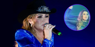 ¿Alicia Villareal en peligro? La cantante manda «señal de auxilio» durante su concierto